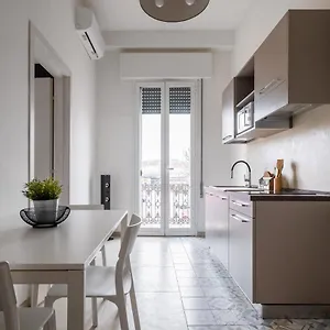 Apartament Palazzina Carracci Bolonia